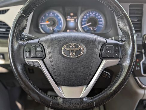 Used 2015 Toyota Sienna XLE AWD/4WD image 15