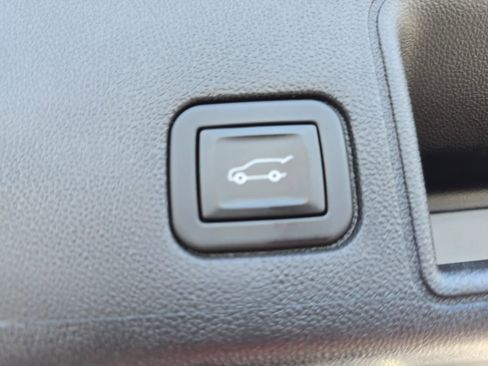 Used 2023 GMC Terrain SLT w/ Infotainment Package II FWD image 15
