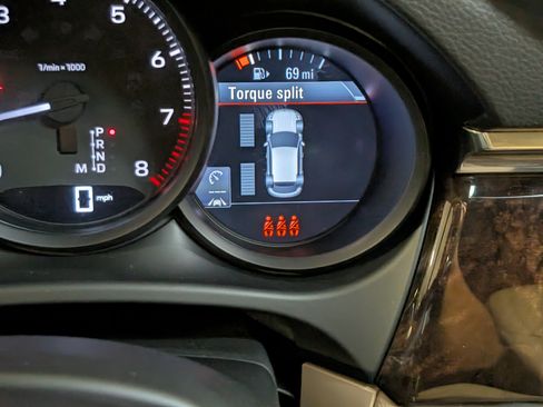 Certified 2026 Porsche Macan AWD/4WD image 30