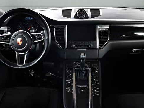 Used 2018 Porsche Macan image 31