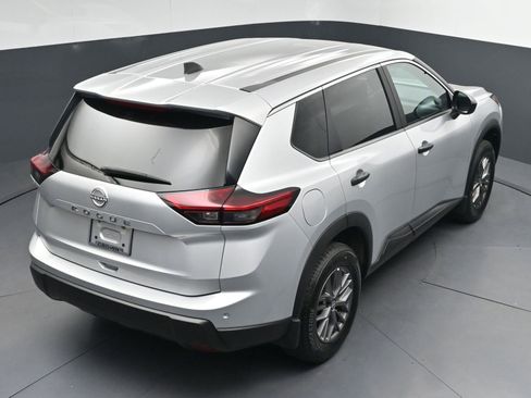 Used 2025 Nissan Rogue S image 31