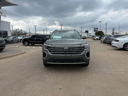 New 2026 Volkswagen Atlas SE FWD image 2