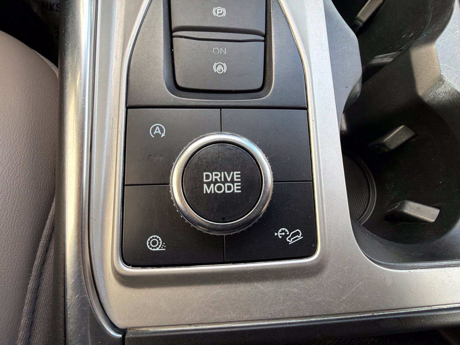 Used 2021 Ford Explorer XLT w/ Equipment Group 202A AWD/4WD image 28
