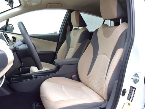 Used 2016 Toyota Prius Two FWD image 11