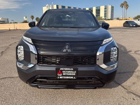 New 2026 Mitsubishi Outlander LE FWD image 2