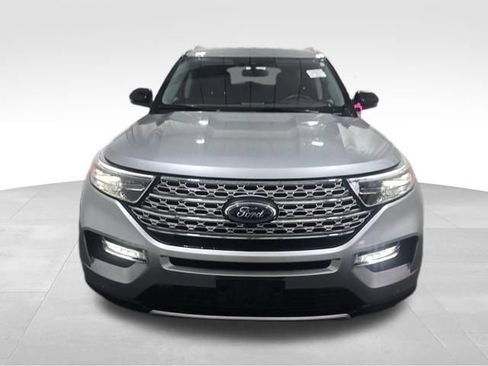 Used 2024 Ford Explorer Limited AWD/4WD image 2