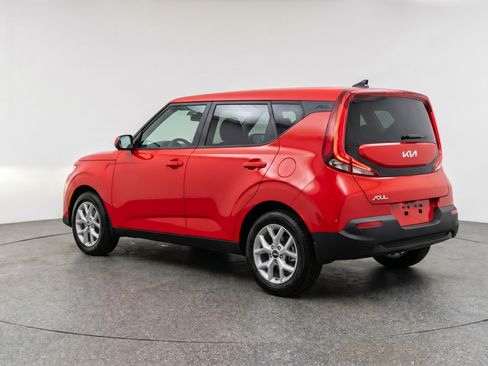 Used 2025 Kia Soul LX w/ LX Technology Package FWD image 6