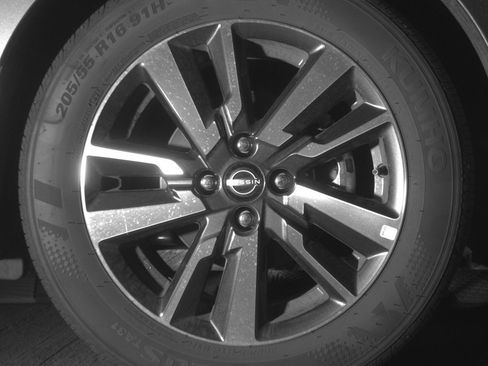 Used 2025 Nissan Versa SV FWD image 13