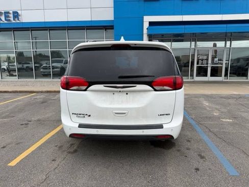 Used 2020 Chrysler Pacifica Limited w/ Quick Order Package 27H Red S FWD image 10