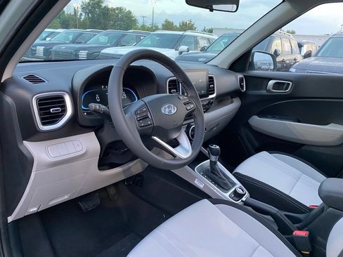 New 2026 Hyundai Venue SEL FWD image 9
