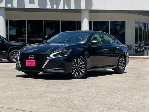 Used 2024 Nissan Altima 2.5 SV FWD image 1