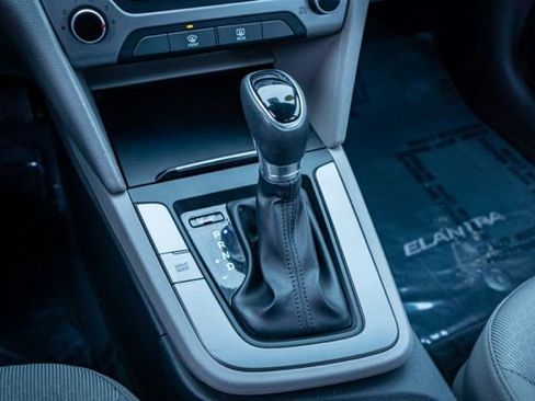 Used 2018 Hyundai Elantra SE image 24