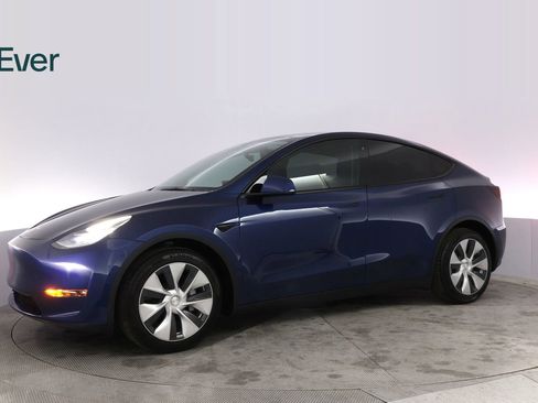 Used 2022 Tesla Model Y Long Range image 18