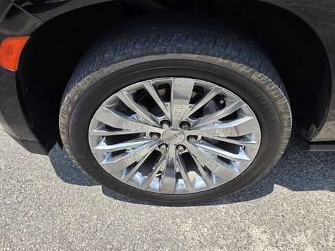 Used 2022 GMC Yukon XL Denali AWD/4WD image 17