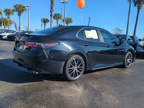 Used 2024 Toyota Camry SE image 4