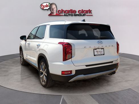 Used 2022 Hyundai Palisade SEL w/ Premium Package FWD image 3