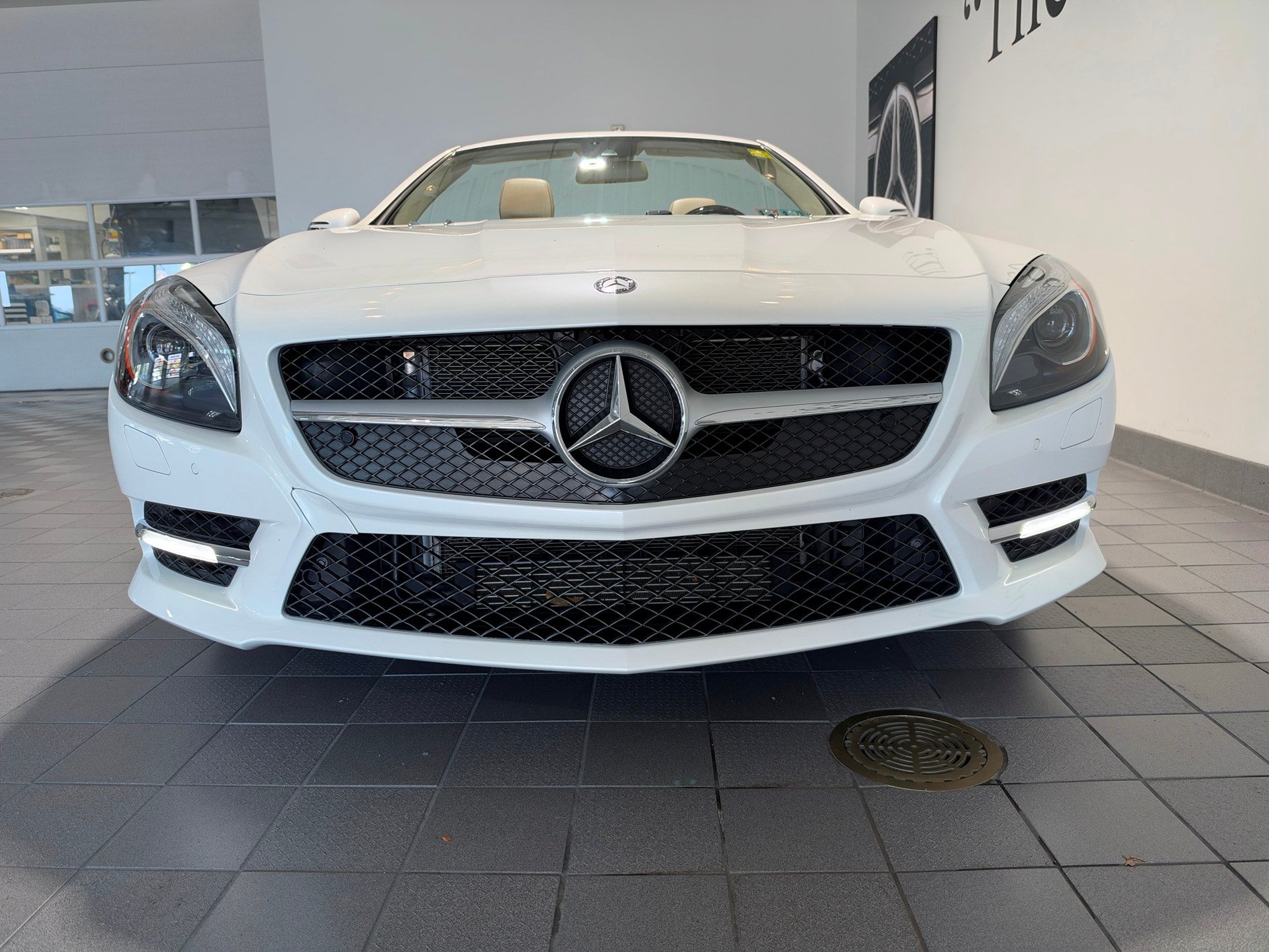 Used 2014 Mercedes-Benz SL 550 image 2