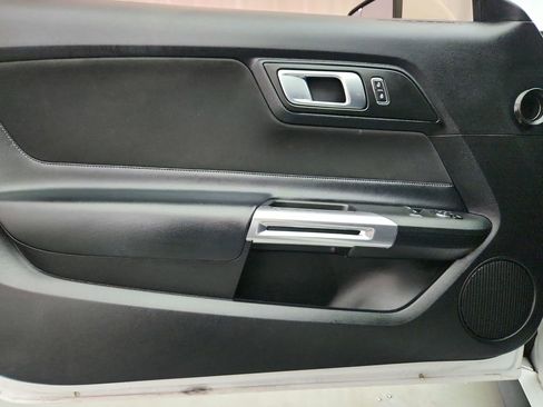 Used 2018 Ford Mustang Coupe RWD image 20