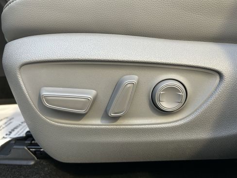 Used 2024 Toyota Highlander Platinum AWD/4WD image 15