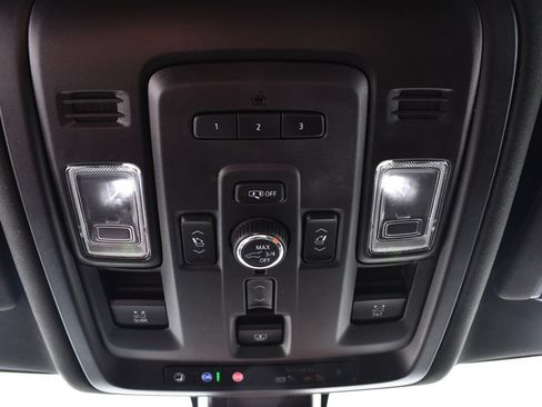 Used 2021 GMC Yukon XL Denali AWD/4WD image 32