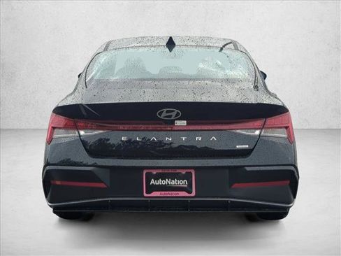 Used 2025 Hyundai Elantra Limited FWD image 8