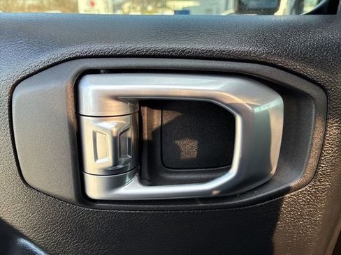 Used 2024 Jeep Gladiator Sport image 17