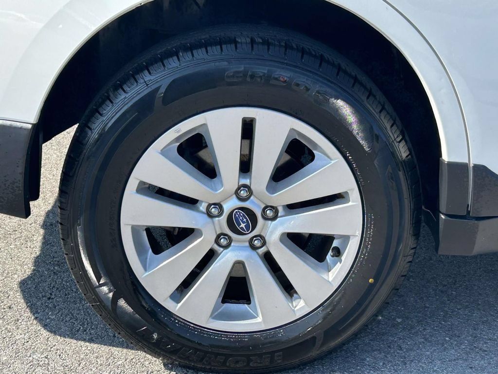 Used 2017 Subaru Outback 2.5i Premium AWD/4WD image 9
