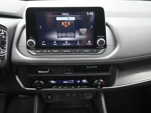 Used 2025 Nissan Rogue SV FWD image 4