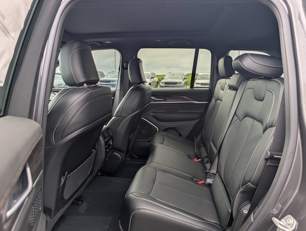 New 2026 Jeep Grand Cherokee Limited AWD/4WD image 6