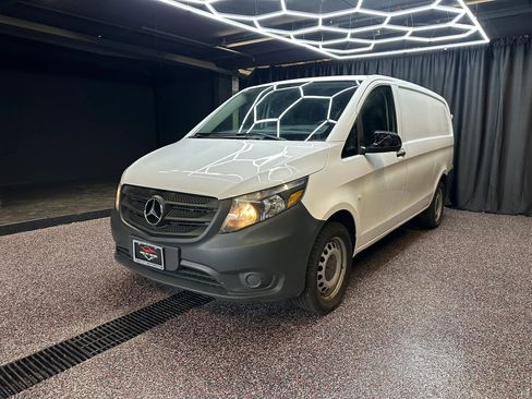 Used 2020 Mercedes-Benz Metris image 3