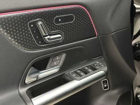 Used 2025 Mercedes-Benz GLA 250 4MATIC image 13