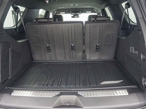 New 2025 Chevrolet Suburban Premier image 25