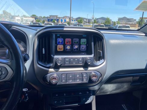 Used 2018 Chevrolet Colorado Z71 w/ Z71 Midnight Edition AWD/4WD image 17