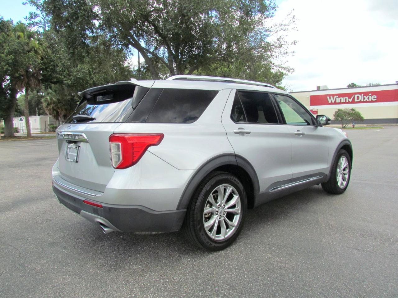 Used 2020 Ford Explorer Limited RWD image 9