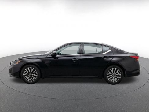 Used 2025 Nissan Altima 2.5 SV FWD image 4