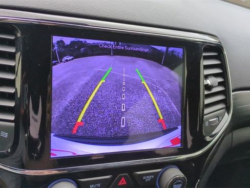 Used 2019 Jeep Grand Cherokee Altitude image 24