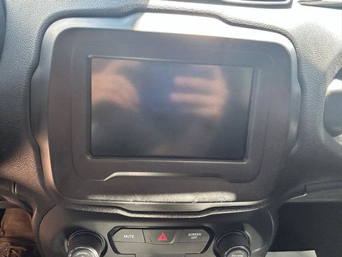 Used 2018 Jeep Renegade Altitude w/ Popular Equipment Group FWD image 24