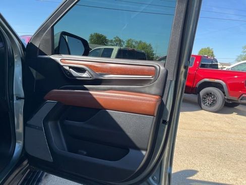 Used 2024 GMC Yukon XL Denali Ultimate AWD/4WD image 18