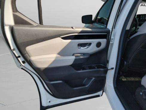 Used 2025 Honda Pilot EX-L image 24
