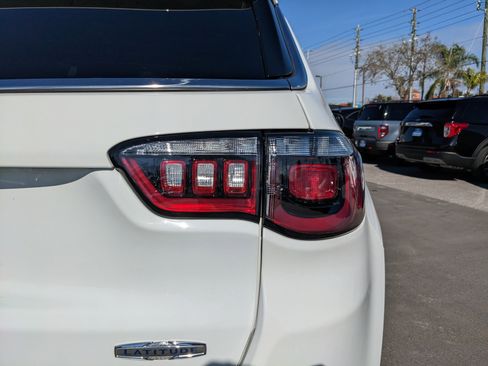 Used 2023 Jeep Compass Latitude image 12