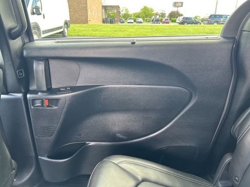 Used 2025 Chrysler Pacifica Select FWD image 26