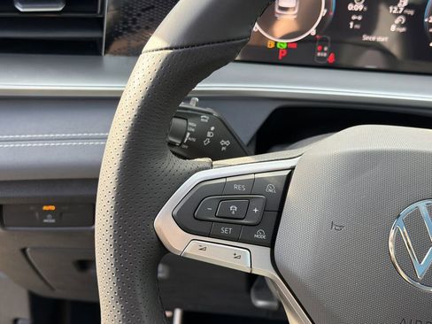 New 2026 Volkswagen Tiguan SE R-Line FWD image 26