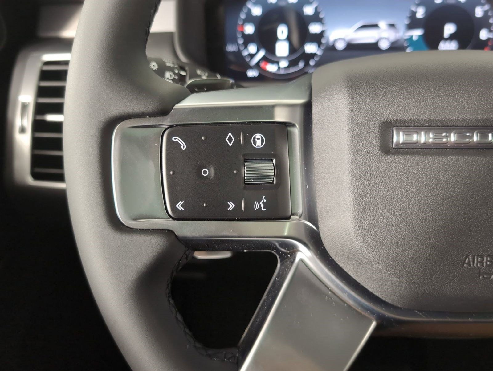 Used 2025 Land Rover Discovery Dynamic SE AWD/4WD image 14