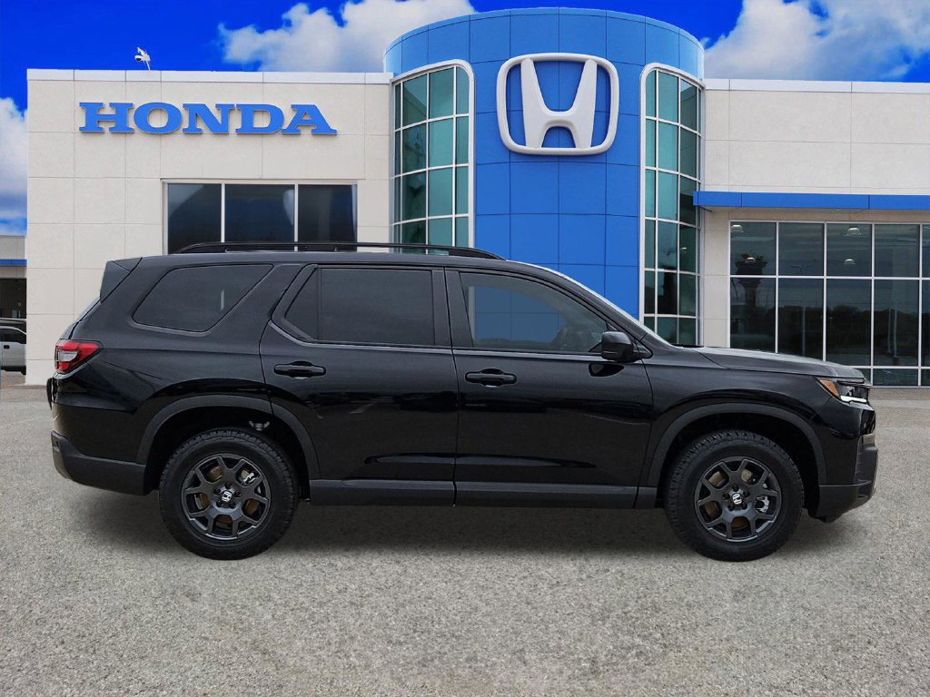 New 2026 Honda Pilot TrailSport image 2