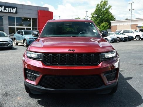 Used 2024 Jeep Grand Cherokee Altitude RWD image 2
