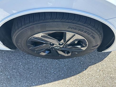 Used 2021 Hyundai Elantra Blue image 19