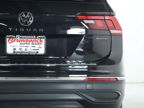 Used 2023 Volkswagen Tiguan SE AWD/4WD image 44