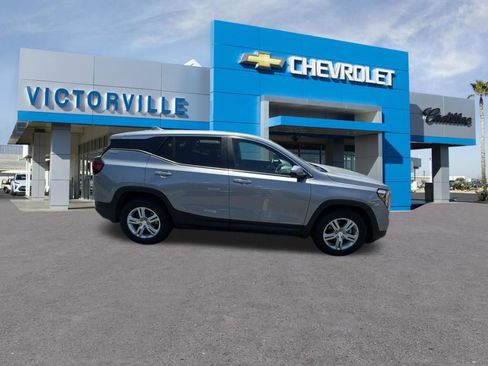 Used 2024 GMC Terrain SLE FWD image 4