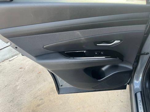 Used 2025 Hyundai Tucson Limited FWD image 13