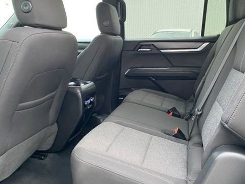 Used 2025 GMC Acadia Elevation image 15